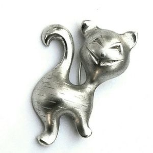 Vintage Wells Sterling Silver Clever Cat Brooch